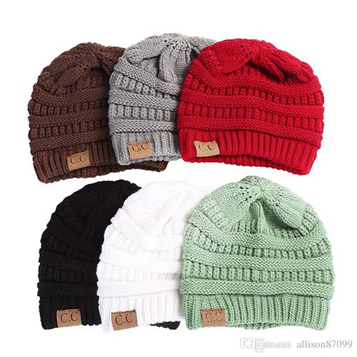 Knitted beanie for women